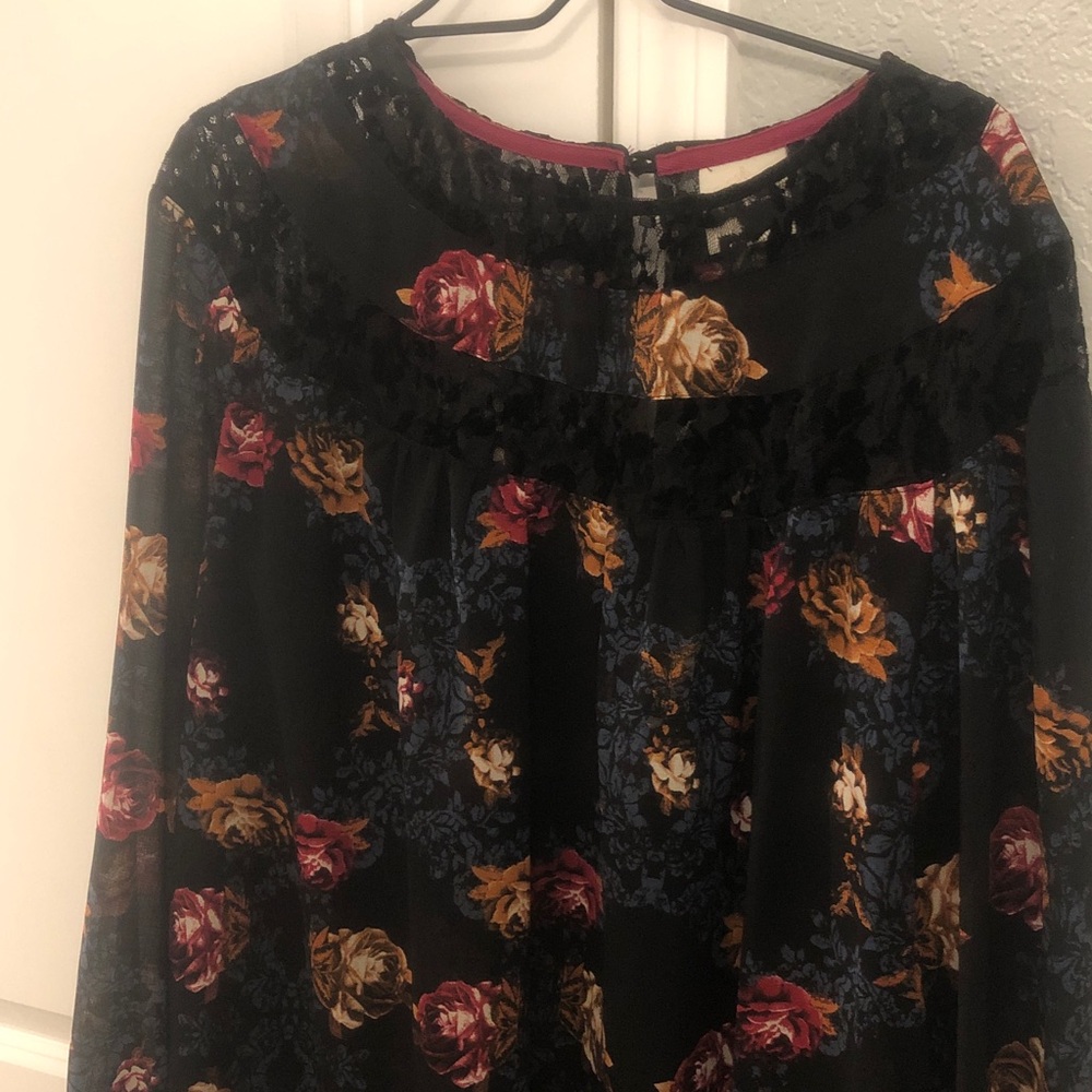 Knox Rose Black Floral Lace preloved .